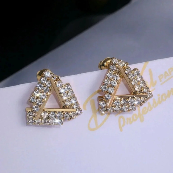 NEW 18K Gold Diamond Triangle Stud Earrings - Picture 5 of 5